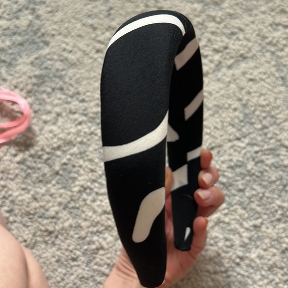 Valet Studio Annalise Headband in Black - Picture 6 of 9